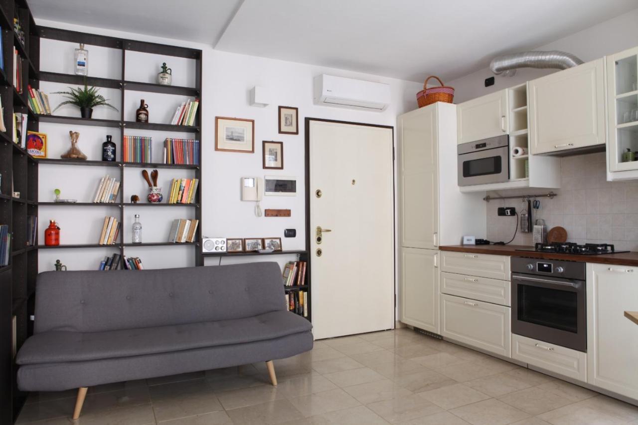 Terrace Apartment Close To Metro Station Milán Exterior foto