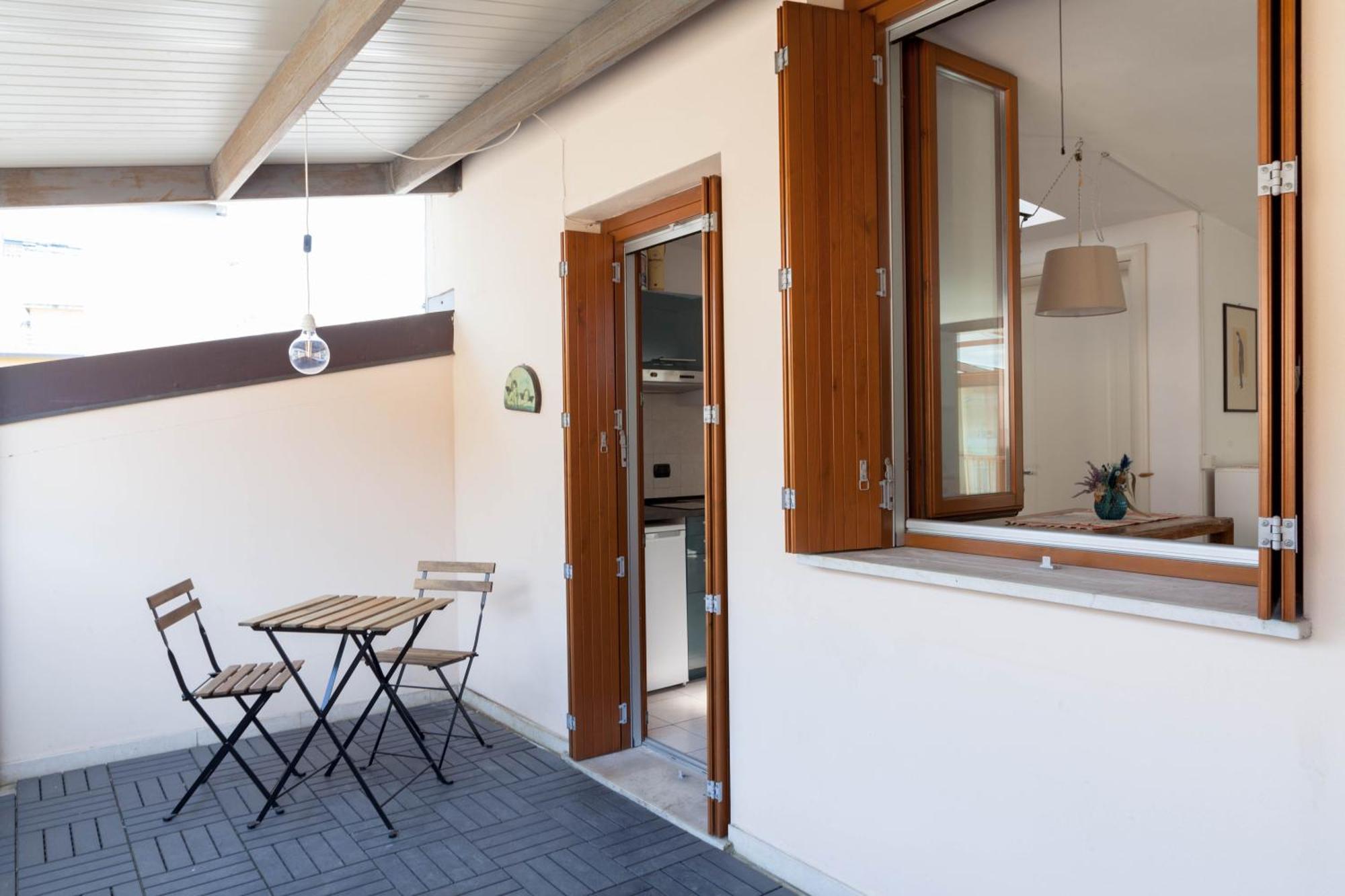 Terrace Apartment Close To Metro Station Milán Habitación foto